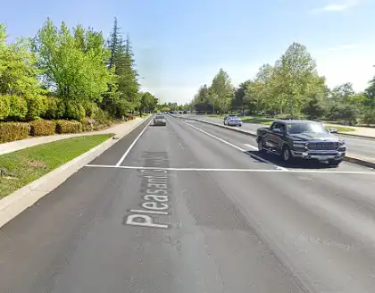 [10-29-2024] Condado De Placer, CA - Los Equipos De Emergencia Respondieron Tras Un Choque De Varios Vehículos Con Un Motociclista Implicado En Roseville