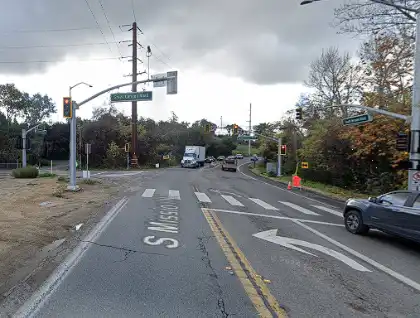 [10-29-2024] Condado De San Diego, CA - Choque Frontal Cerca De South Mission Road Deja El Vehículo En Una Zanja, Aún Se Desconocen Los Heridos