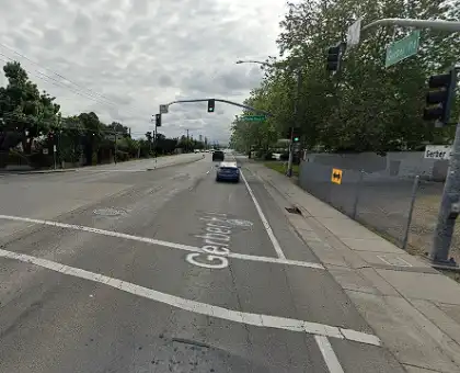[10-30-2024] Condado De Sacramento, CA - Los Equipos De Emergencia Acudieron Tras Un Accidente Con Un Peatón Implicado En Florin