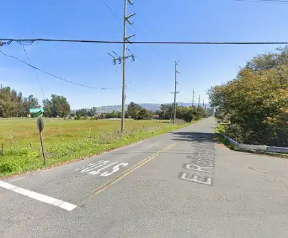 [10-30-2024] Condado De Sonoma, CA - Muere Un Motociclista Tras Colisionar Con Un Camión En La Carretera Old Redwood
