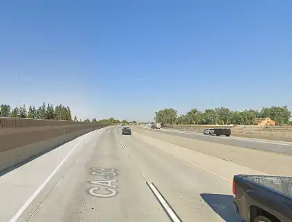 [10-31-2024] Condado De Kern, CA - Un Patinador Atropellado Mortalmente Por Varios Vehículos En Westside Parkway En Bakersfield