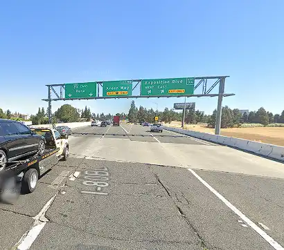 [10-31-2024] Condado De Sacramento, CA - Choque De Cuatro Vehículos En Business 80 Cerca De Arden Way Causa Heridas Leves