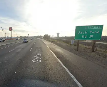 [10-31-2024] Condado De San Joaquin, CA - Posibles Heridos Leves En Un Choque Múltiple Con Un Camión En La Autopista 99 En Ripon