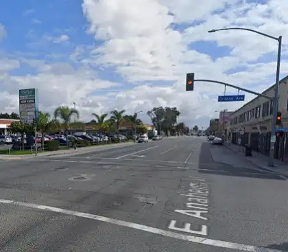 [11-02-2024] Condado De Los Angeles, CA - Muere Un Peatón Tras Una Colisión Con Fuga En Long Beach