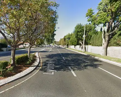[11-03-2024] Condado De Los Angeles, CA - Cinco Hospitalizados Tras Un Choque De Dos Vehículos En El Barrio De Newhall De Santa Clarita