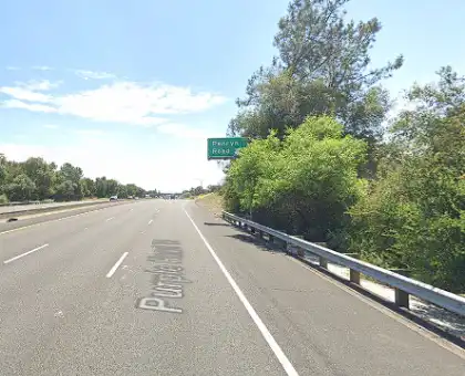 [11-04-2024] Condado De Placer, CA - Una Ambulancia Acudió Tras Un Choque De Dos Vehículos En La I-80 En Penryn