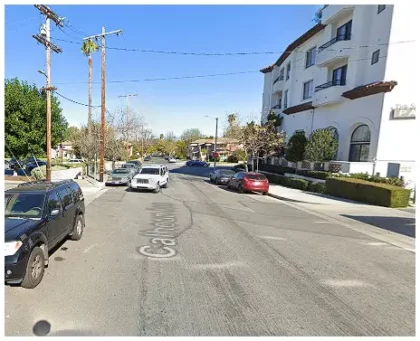 [11-05-2024] Condado De Los Angeles, CA - Hombre De 78 Años Hospitalizado Tras Colisión De Dos Vehículos Con Una Boca De Incendios Y Un Guitar Center En Sherman Oaks