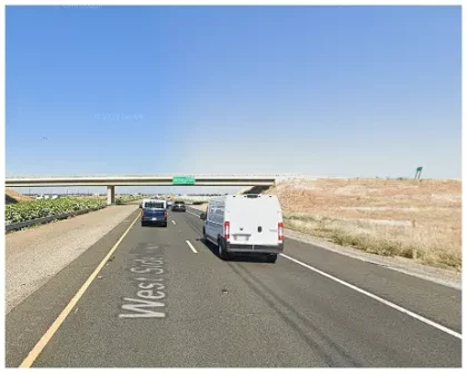 [11-05-2024] Condado De Sacramento, CA - Equipos De Emergencia Enviados Tras Un Choque De Dos Vehículos Con Un Camión Implicado En La I-5 En Dirección Norte Cerca De Metro Air Parkway