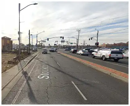 [11-06-2024] Condado De Sacramento, CA - Hombre Hospitalizado Tras Choque De Dos Vehículos En Stockton Boulevard