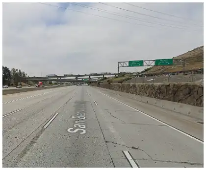 [11-07-2024] Condado De Los Angeles, CA - Se Registran Heridos Leves Tras Una Colisión En La Autopista San Bernardino En Pomona