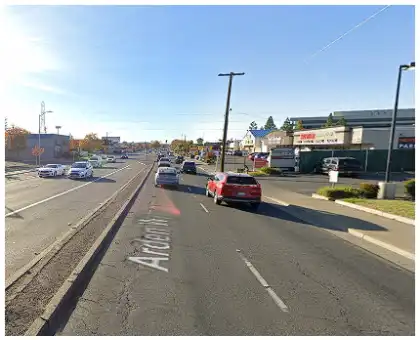 [11-07-2024] Condado De Sacramento, CA - Una Mujer Y Un Niño Hospitalizados Tras Ser Atropellados Por Un Coche En Arden Way En Arden-Arcade