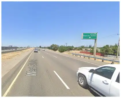 [11-18-2024] Ambulancia Enviada Después De Choque De Dos Vehículos En I-5 En Stockton