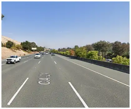 [11-26-2024] Condado De Contra Costa, CA - Heridos Leves Reportados Después De Colisión De Dos Vehículos En La Autopista 24 En Lafayette
