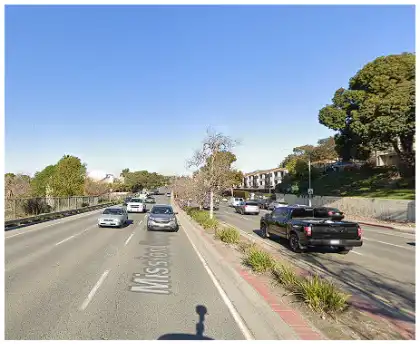 [11-26-2024] Condado De San Diego, CA - Dos Hospitalizados Tras Colisión Frontal En Mission Gorge Road En Allied Gardens
