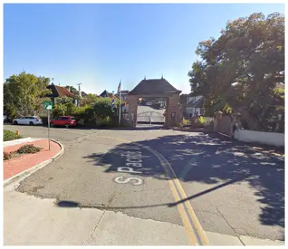 [11-26-2024] Condado De San Diego, CA - Tres Adolescentes Heridos Después De Que Una Camioneta Se Estrellara Contra Un Patio En La Calle Pacific En Oceanside