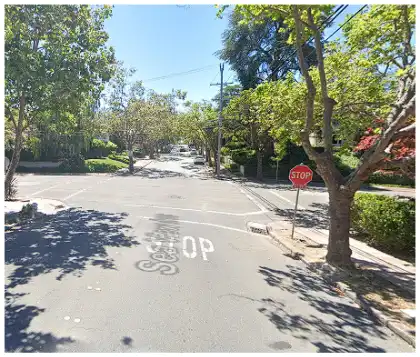 [11-27-2024] Condado De Alameda, CA - Tres Muertos Y Un Herido Grave En Un Accidente De Un Cibercamión Tesla En Piedmont