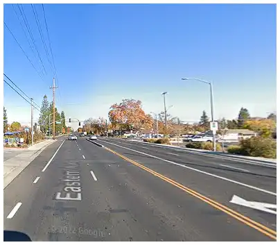 [12-04-2024] Ambulancia Enviada Después De Choque De Dos Vehículos En Eastern Avenue En Arden-Arcade