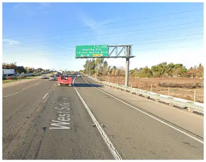 [12-04-2024] Equipos De Emergencia Respondieron Después De Un Choque De Cuatro Vehículos En I-5 Cerca De Downing Avenue En Stockton