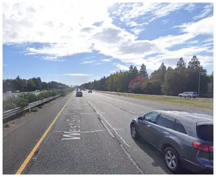 [12-06-2024] Condado De Sacramento, CA- Los Equipos De Emergencia Respondieron Después De Choque De Dos Vehículos En La I-5 Hacia El Sur En La Rampa