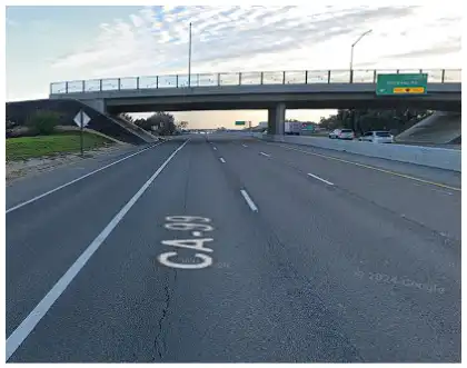 [12-06-2024] Condado De San Joaquin, CA- Ambulancia Despachada Después De Un Choque De Dos Vehículos En La Autopista 99 En Dirección Norte En Stockton
