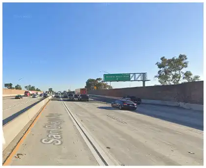 [12-08-2024] Condado De Los Angeles, CA - Peatón Atropellado Mortalmente En La Autopista 405 En Torrance