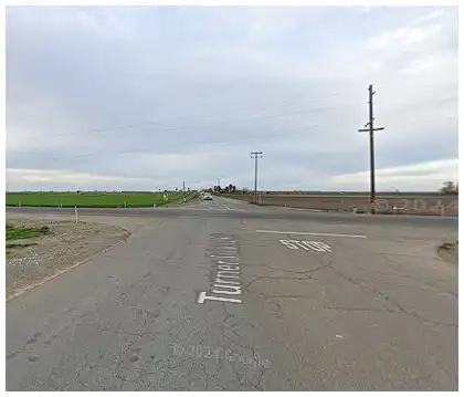 [12-16-2024] Condado De Merced, CA - Dos Muertos Y Un Niño De Un Año Herido Tras Un Choque De Dos Vehículos Con Un Semirremolque En La Carretera 152