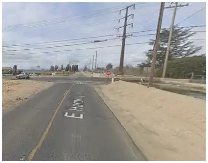 [12-23-2024] Mujer Muerta Tras Ser Atropellada Por Un Vehículo En Harding Road Cerca De La Autopista 165 En Turlock