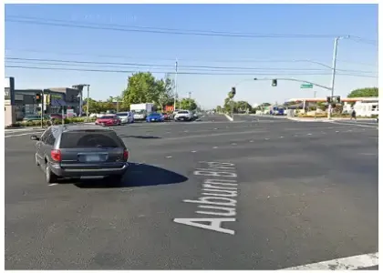[01-20-2025] Se Reporta Un Choque De Dos Vehiculos En North Highlands, Posibles Heridos