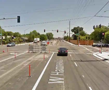 [02-11-2025] Los Equipos De Emergencia Respondieron Después De Un Choque De Tres Vehículos En Hammer Lane En Stockton