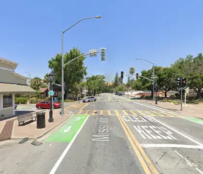 [02-11-2025] Un Herido Tras Chocar Un Coche Contra Una Peluquería En Fremont