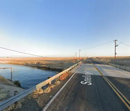 [02-15-2025] Un Conductor De 17 Años Muere Tras Chocar Contra Un Canal En Snelling Road