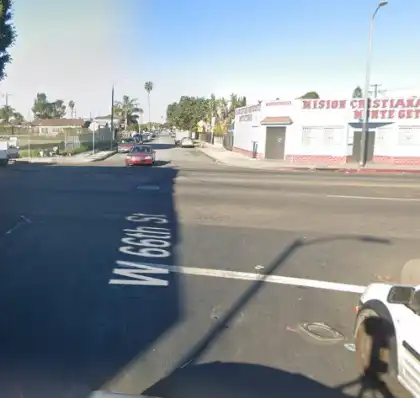 [02-22-2025] Una Mujer Muere Atropellada Por Un Dodge Charger De Carreras Callejeras En La Avenida Normandie En El Sur De Los Angeles