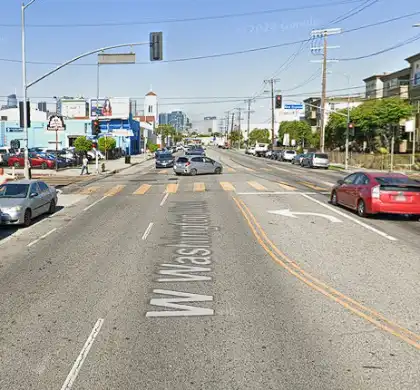 [02-24-2025] Motociclista Muerto En Colision En El Boulevard Washington Y S. New England Street En Pico-union