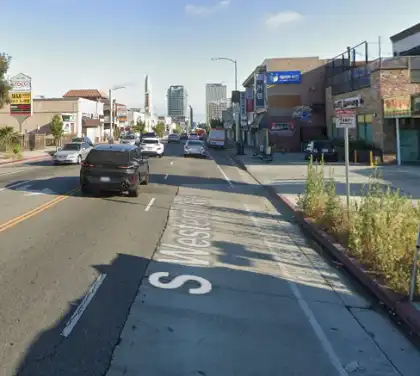 [02-24-2025] Un Vendedor De Tamales Entre Los Tres Heridos Tras Un Choque De Dos Vehículos En La Avenida Western Y La Calle 3 En Koreatown