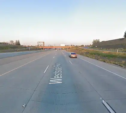 [02-27-2025] Se Desconoce El Alcance De Las Lesiones Después De Una Colisión De Cuatro Vehículos En Westside Parkway En Bakersfield