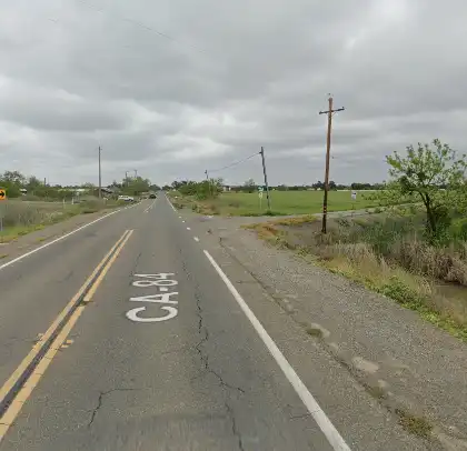 [03-04-2025] Un Camión Blindado Vuelca En Un Choque De Dos Vehículos En El Bulevar Jefferson