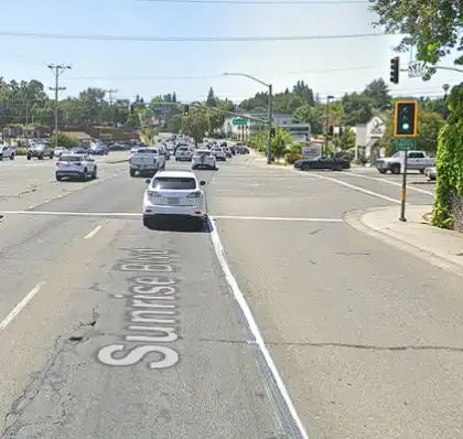 [03-06-2025] Una Mujer Y Un Niño Heridos Tras Un Choque De Dos Vehículos En Fair Oaks