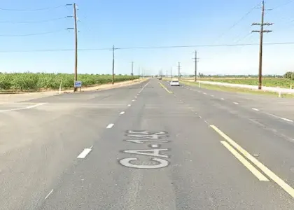[03-09-2025] Dos Personas Heridas Después De Que Una Camioneta Golpeara Un Vehículo En Una Señal De Stop Cerca De La Carretera 145 Y La Avenida Ashlan
