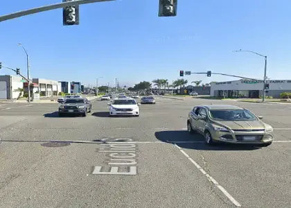 [03-11-2025] Conductor De Autobús Escolar Herido Tras Colisionar Con Un Turismo En Fountain Valley
