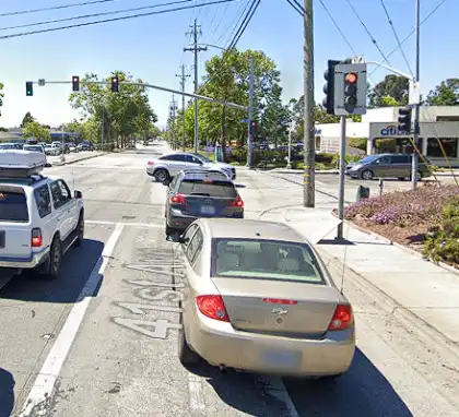 [03-13-2025] Un Ciclista Electrónico Adolescente Herido Grave En Un Choque Con Un Semirremolque En Capitola
