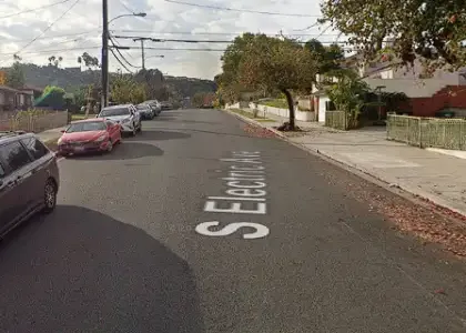 [03-13-2025] Un Hombre Muerto Y Una Mujer Herida Tras Chocar Un Vehículo Contra Un Poste De Servicios Públicos En Monterey Park