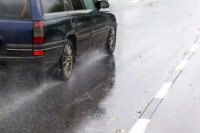 Parabrisas Borroso Debido A La Lluvia En California